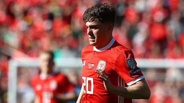 Man Utd's Daniel James Deal on Hold After Sudden & Tragic Death of Swansea Star's Father Man Utd's Daniel James Deal on Hold After Sudden & Tragic Death of Swansea Star's Father