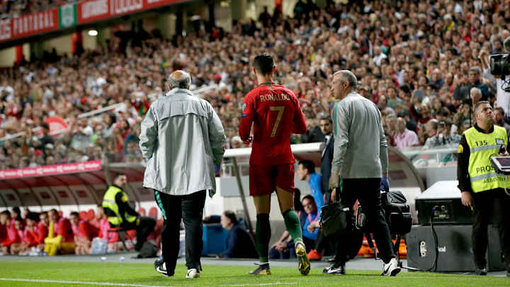 Cristiano Ronaldo Leaves Portugal Draw vs. Serbia With Apparent Hamstring Injury