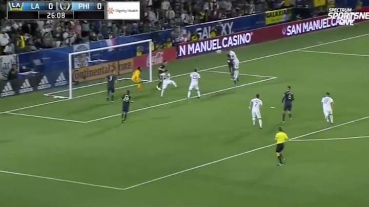 VIDEO: Zlatan Ibrahimovic abrió el marcador con espectacular golpe de cabeza VIDEO: Zlatan Ibrahimovic abrió el marcador con espectacular golpe de cabeza