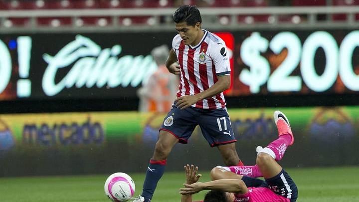 Jesús Sanchez se lesiona y será baja de Chivas por 3 meses Jesús Sanchez se lesiona y será baja de Chivas por 3 meses