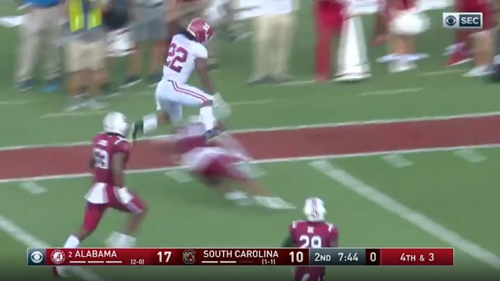 Alabama RB Najee Harris Scores on Insane Hurdle of South Carolina Defender Alabama RB Najee Harris Scores on Insane Hurdle of South Carolina Defender