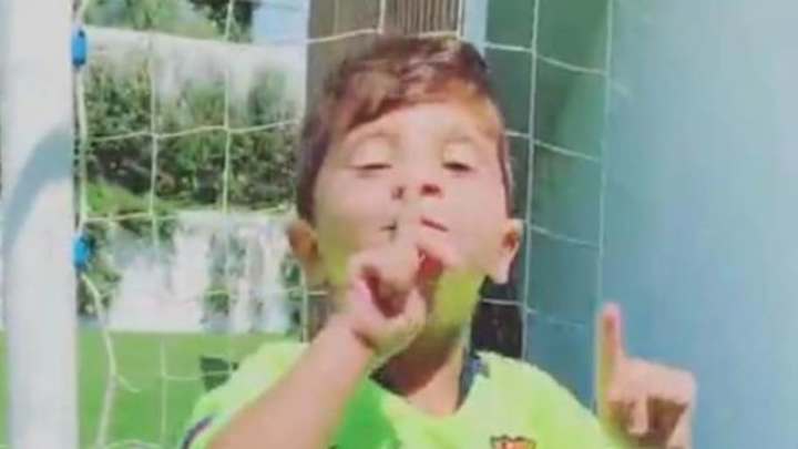 VÍDEO | Mateo Messi anota un gol y lo celebra como su padre