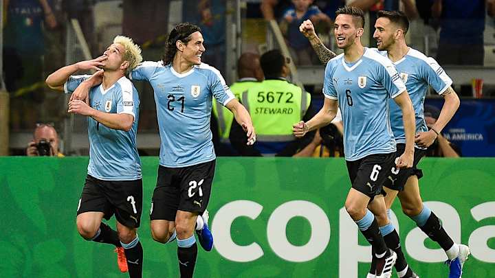 Edinson Cavani, Luis Suarez Score as Uruguay Cruises Past 10-Man Ecuador Edinson Cavani, Luis Suarez Score as Uruguay Cruises Past 10-Man Ecuador