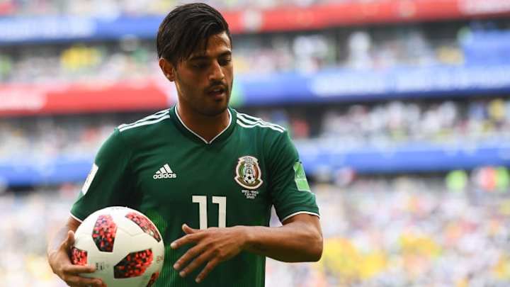 Para Bob Bradley, a Carlos Vela le falta muy poco para estar al nivel de Messi