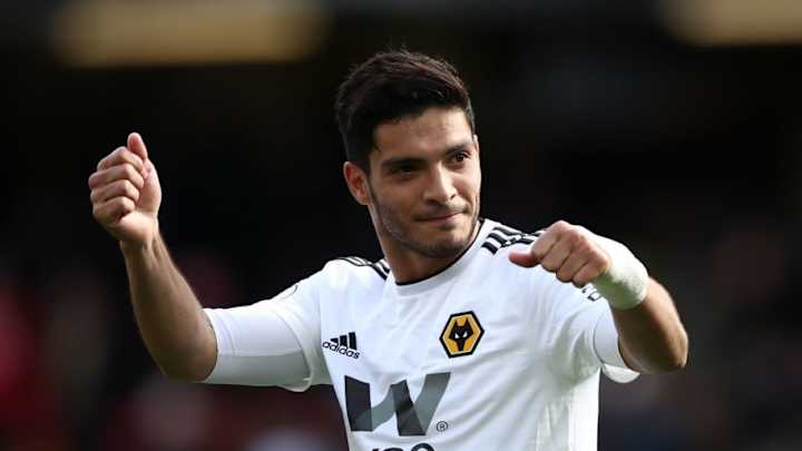 Wolves le estira las vacaciones a Raúl Jiménez