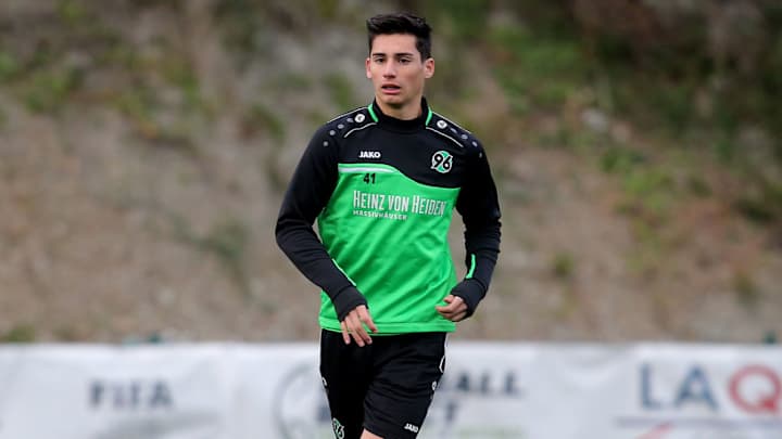 U.S Midfielder Sebastian Soto Makes Bundesliga Debut With Hannover