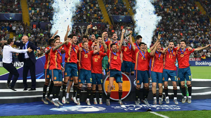 A los campeones de Europa sub 21 la 'Rojita' se les queda chica