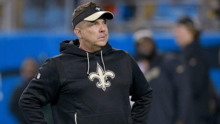 This Is What $250,000 in Cash and the Lombardi Trophy Looks Like