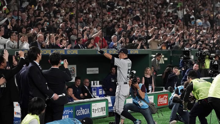 WATCH: Ichiro Takes Field In Tokyo With 45,000 Voices in Full Support WATCH: Ichiro Takes Field In Tokyo With 45,000 Voices in Full Support