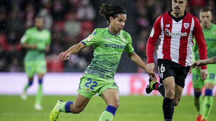 Diego Lainez jugó su primer partido como titular con el Betis