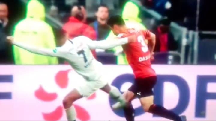 VÍDEO | La brutal patada de Mbappé que le puede costar la Bota de Oro VÍDEO | La brutal patada de Mbappé que le puede costar la Bota de Oro