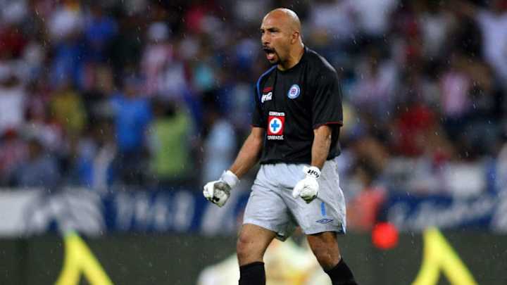 El 'Conejo' Pérez recuerda sus inicios en el fútbol profesional con Cruz Azul