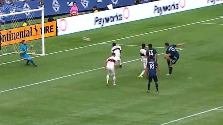 VIDEO: Zlatan sentenció a favor del Galaxy con este golazo de alta factura
