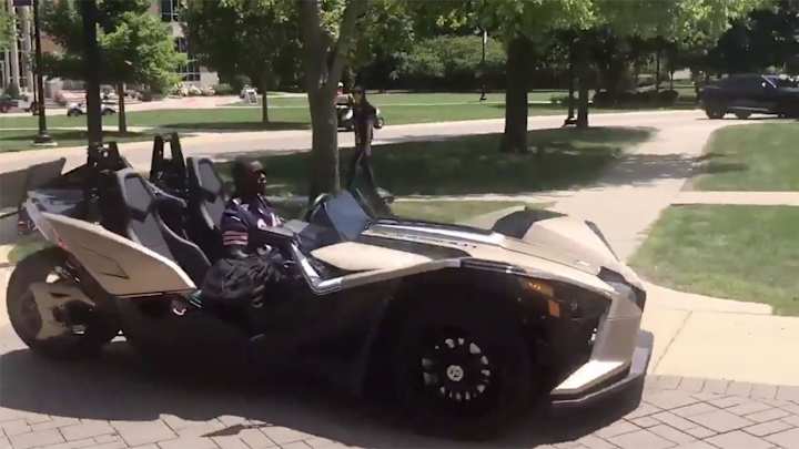 Tarik Cohen Arrives to Bears Training Camp With Grand Entrance
