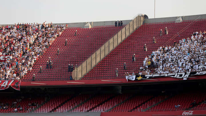 VÍDEO | Aficionado brasileño cayó al vacío desde el tercer anfiteatro