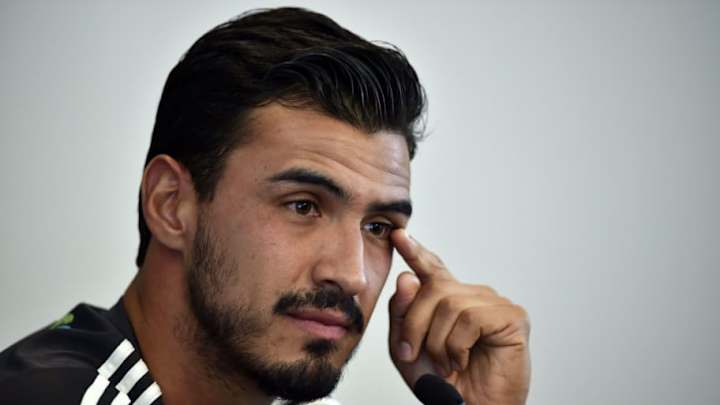 ¿El o Hummels? | Fans trollean y tunden a Alanís en las redes sociales involucrando a su novia ¿El o Hummels? | Fans trollean y tunden a Alanís en las redes sociales involucrando a su novia