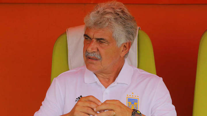 ¡COMO EL VINO! | Tuca se mantiene en forma y jugó cascarita con sus pupilos ¡COMO EL VINO! | Tuca se mantiene en forma y jugó cascarita con sus pupilos