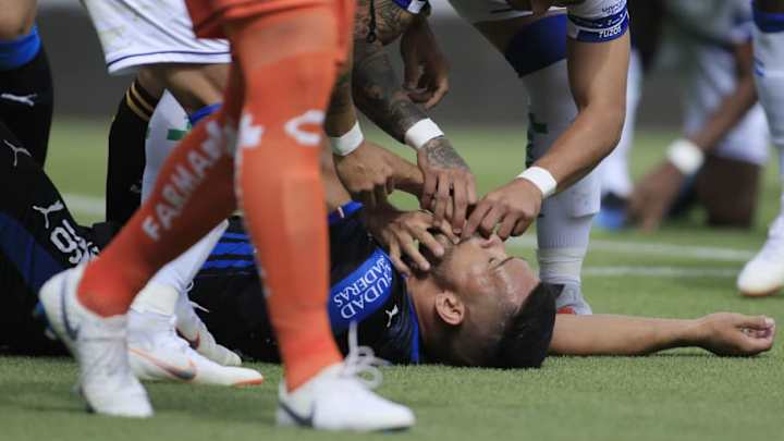 ¡SUSTO! | Miguel Samudio encendió las alarmas en el partido de ante Pachuca al quedarse sin aire