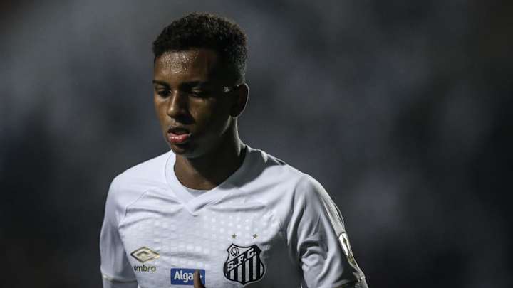 Santos Manager Urges Brazilian Wonderkid Rodrygo Goes to Hold Off on Real Madrid Transfer