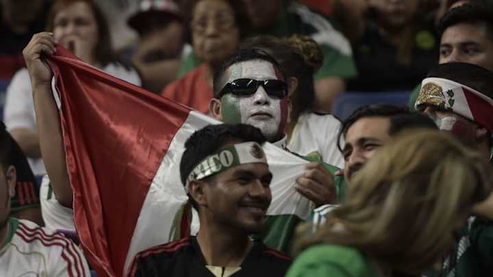 PENOSO | Un supuesto mexicano bailó desnudo en aeropuerto ruso y fue detenido