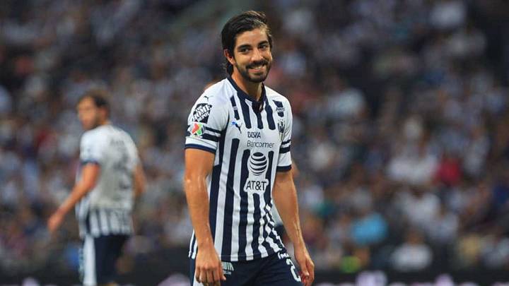 QUE VUELVA | Aficionados de Monterrey revientan a Pizarro y piden que lo regresen a Chivas QUE VUELVA | Aficionados de Monterrey revientan a Pizarro y piden que lo regresen a Chivas