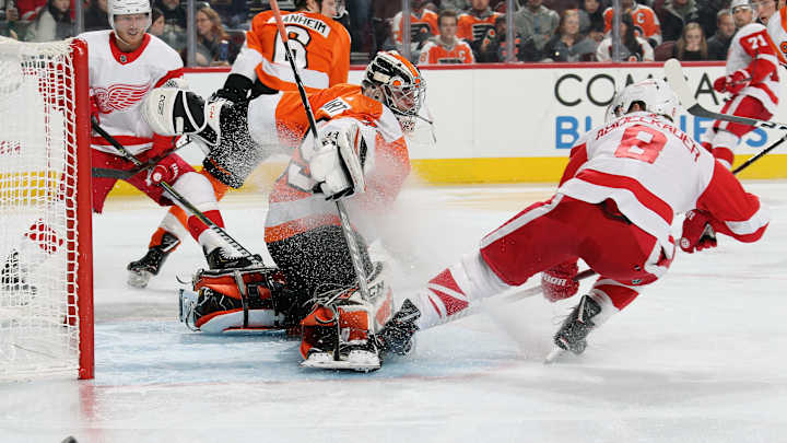 Hart Stops 22 Shots in NHL Debut, Flyers Top Red Wings 3-2