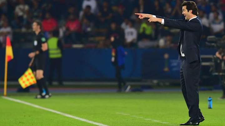 El extraño gesto de Solari en la banda que nadie entiende y del que todo el mundo habla