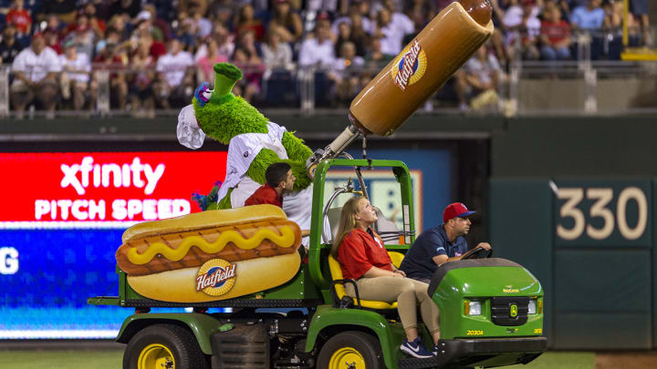 Phillies Fan Hurt After Getting Hit in Face by Flying Hot Dog From Phanatic's Cannon Phillies Fan Hurt After Getting Hit in Face by Flying Hot Dog From Phanatic's Cannon