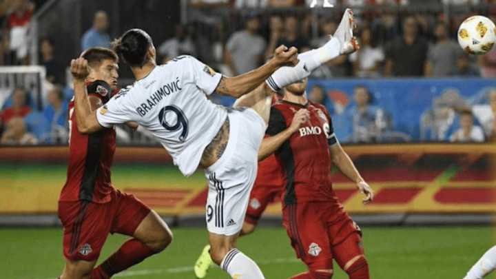 LEYENDA: Zlatan anotó su histórico gol 500 con una fantástica demostración de habilidad