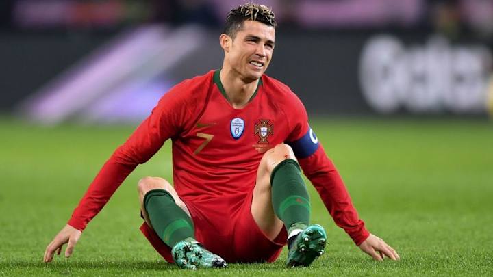 VÍDEO | Cristiano Ronaldo da una patada al césped...¡y pide penalti!