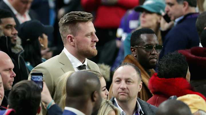 Super Bowl Brings Out All Sorts of Celebrities