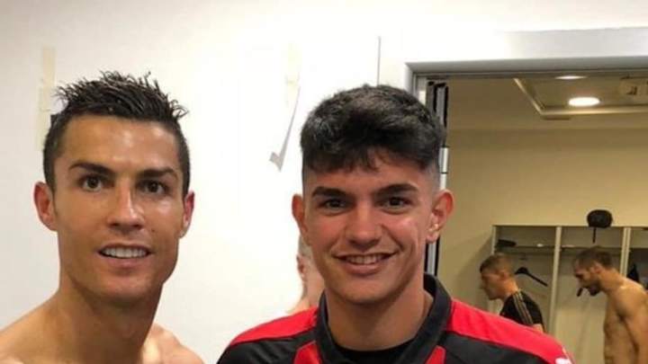 Un canterano del Milan subió sin querer una foto de Chiellini desnudo en el vestuario de la Juventus