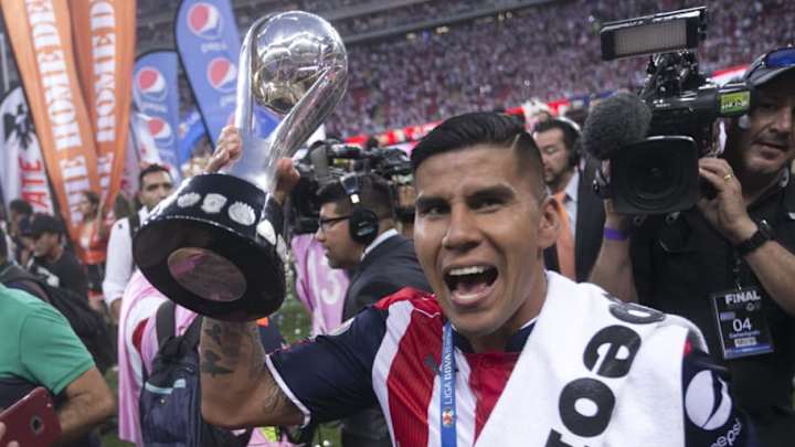 Carlos Salcido no formará más parte de Chivas