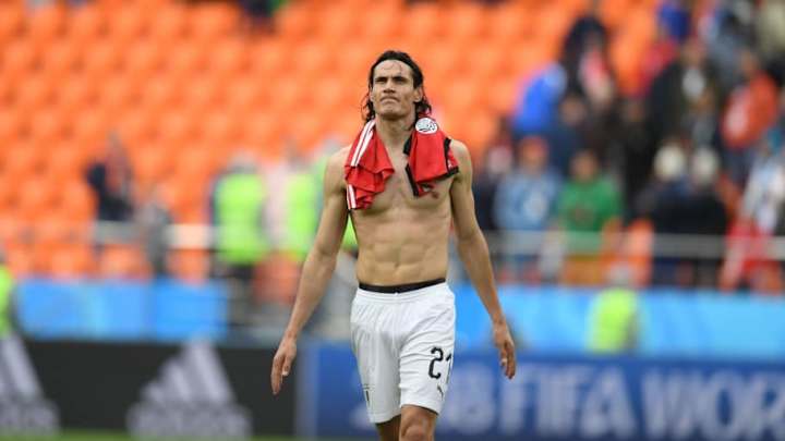 La increíble razón por la que Cavani le pidió la camiseta a Salah a pesar de que no jugó