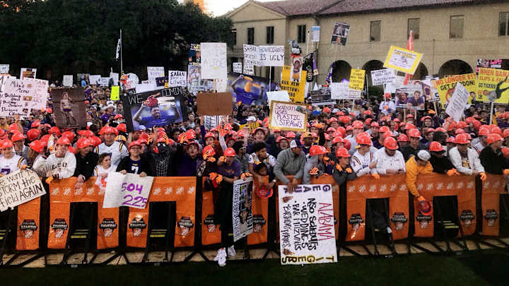 Best College GameDay Signs Live From Baton Rouge for Alabama vs. LSU