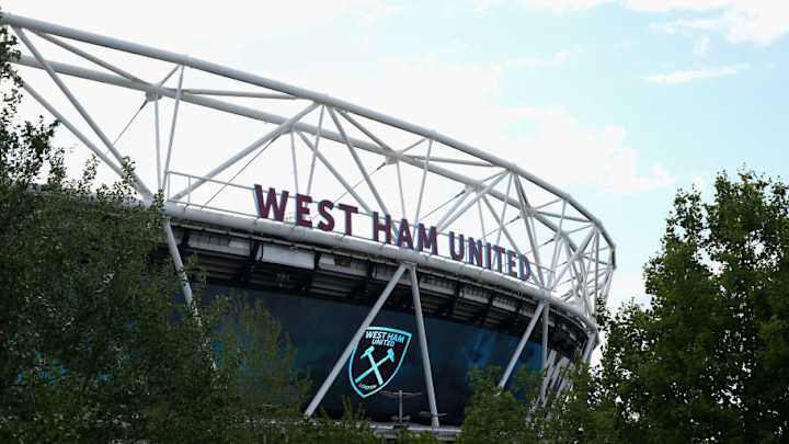 West Ham Fans Slam Midfielder's Performance in 0-0 Draw with Manchester United