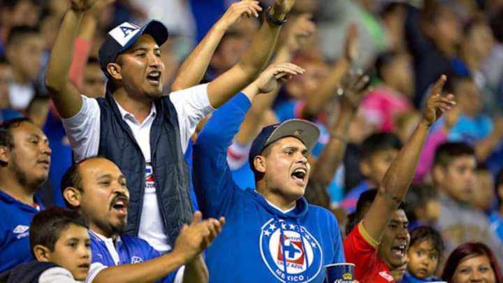 ¡HASTA QUE APARECIÓ! | Billy Álvarez sorprendido por el gran número de aficionados de Cruz Azul ¡HASTA QUE APARECIÓ! | Billy Álvarez sorprendido por el gran número de aficionados de Cruz Azul