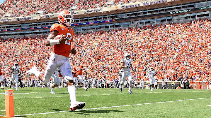 Trevor Lawrence's Injury Doesn't Change the Calculus of Kelly Bryant's Transfer Decision