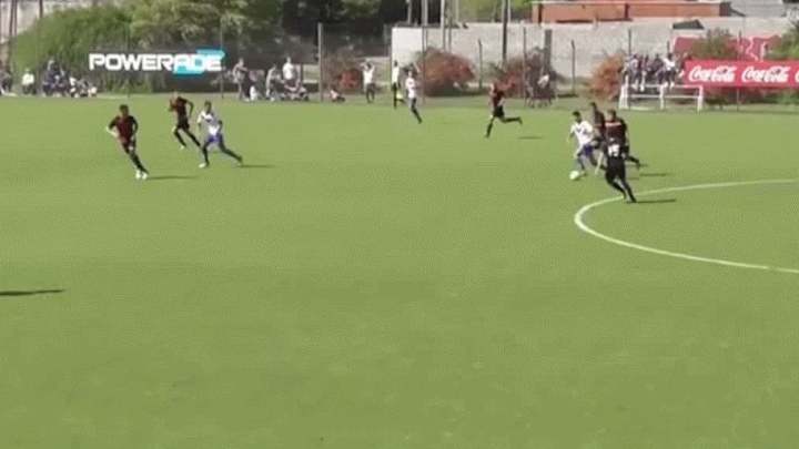 PIDE PREMIO PUSKAS | El gol de un jugador de las inferiores de Vélez que es furor en redes