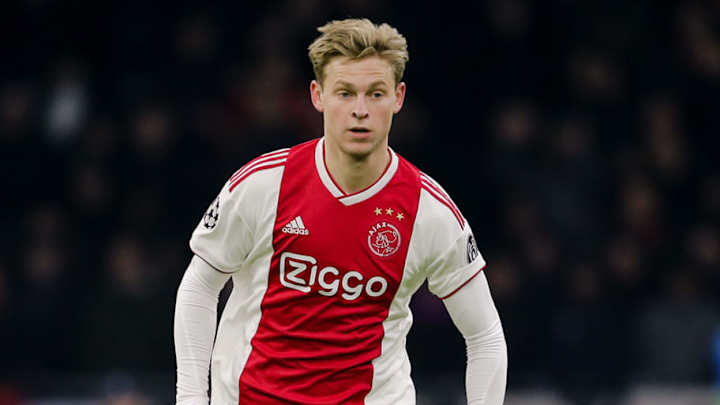 Reports Conflict on Frenkie de Jong's Future Amid Barcelona, PSG, Man City & Bayern Interest Reports Conflict on Frenkie de Jong's Future Amid Barcelona, PSG, Man City & Bayern Interest