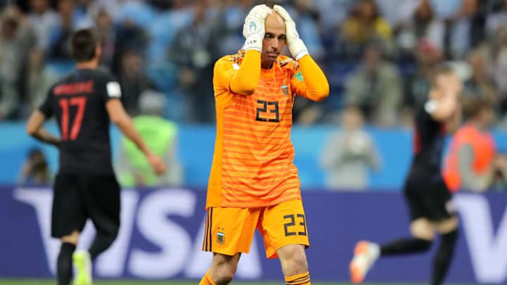 Los memes tras el insólito error de Caballero contra Croacia