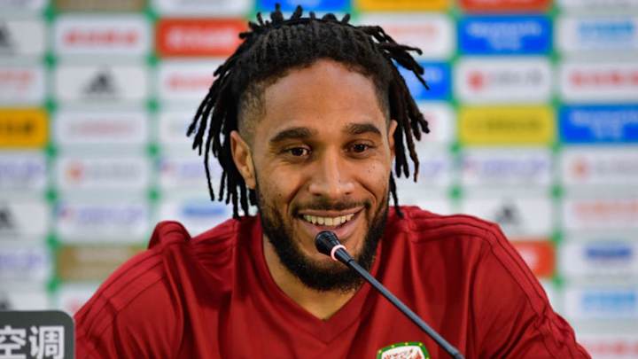 Ashley Williams Generously Donates to Pay Off Headstone Fund for Teenage Cancer Victim Ashley Williams Generously Donates to Pay Off Headstone Fund for Teenage Cancer Victim