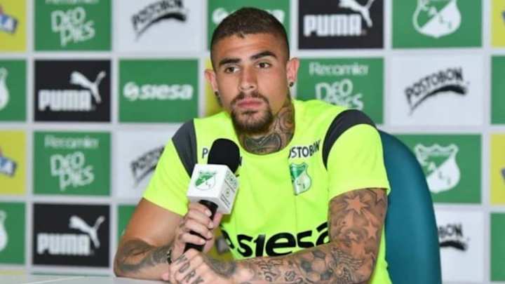 Intentaron matar a un futbolista colombiano con un arma de fuego y las balas impactaron en el coche Intentaron matar a un futbolista colombiano con un arma de fuego y las balas impactaron en el coche