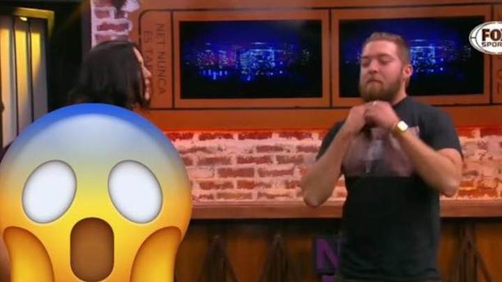 VIDEO | Jugador de Chivas visitó un programa de Fox Sports y desnudó a conductora