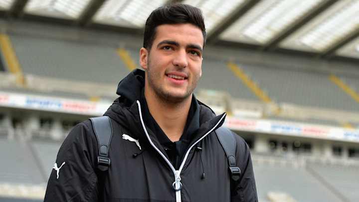 Rafa Benitez Insists Forgotten Midfielder Is Happy With Newcastle Role Despite Exit Rumours