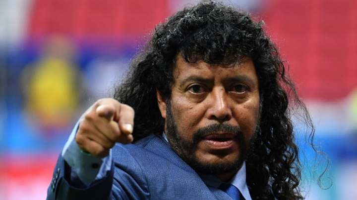 UNA DE BOXEO | René Higuita enloqueció y golpeó en la cara a un hincha