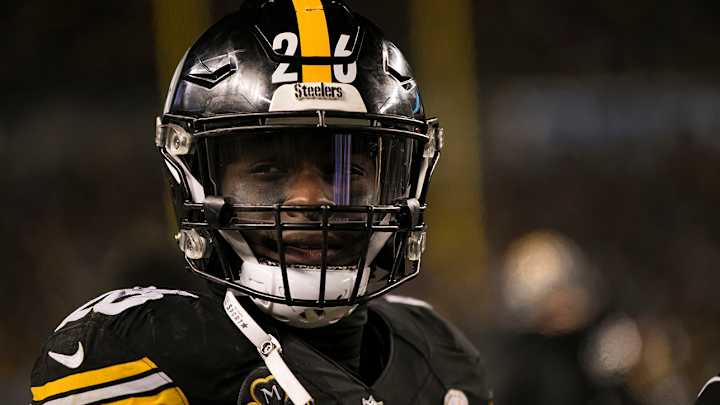 Steelers Remove Running Back Le’Veon Bell From Week 2 Depth Chart