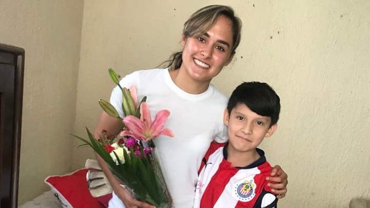 #CHIVAHERMAN@S | Alan Pulido y Blanca Félix ayudaron a niño que perdió a su padre