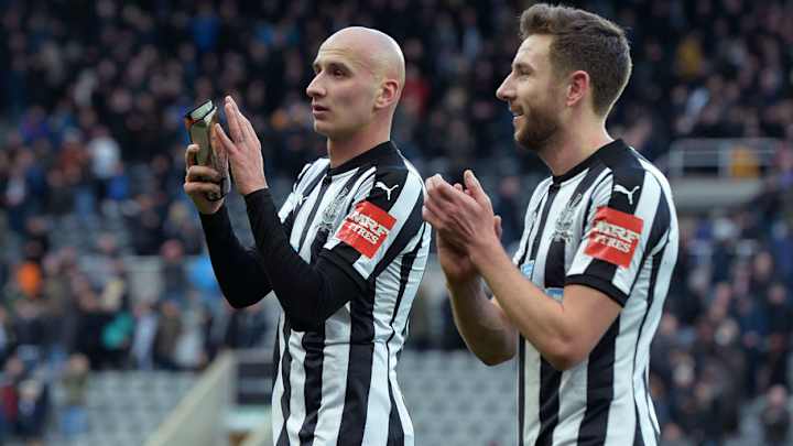 'He Turned Into Maldini': Newcastle Fans Stunned With Defender's Great Performance Against Leicester