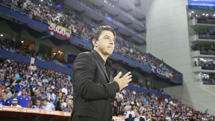 EJEMPLO | La cordialidad entre hinchas de Emelec y River Plate